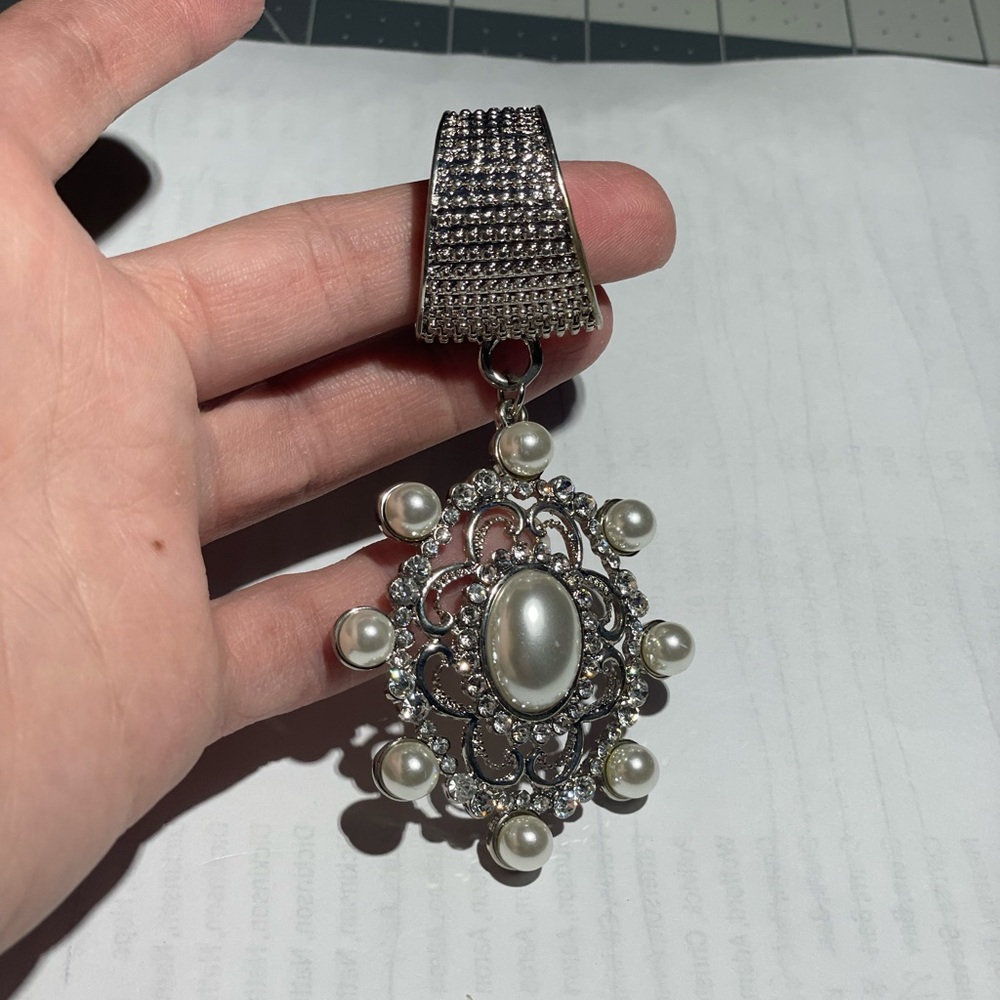 Elegant Silver and Pearl Scarf Pendant